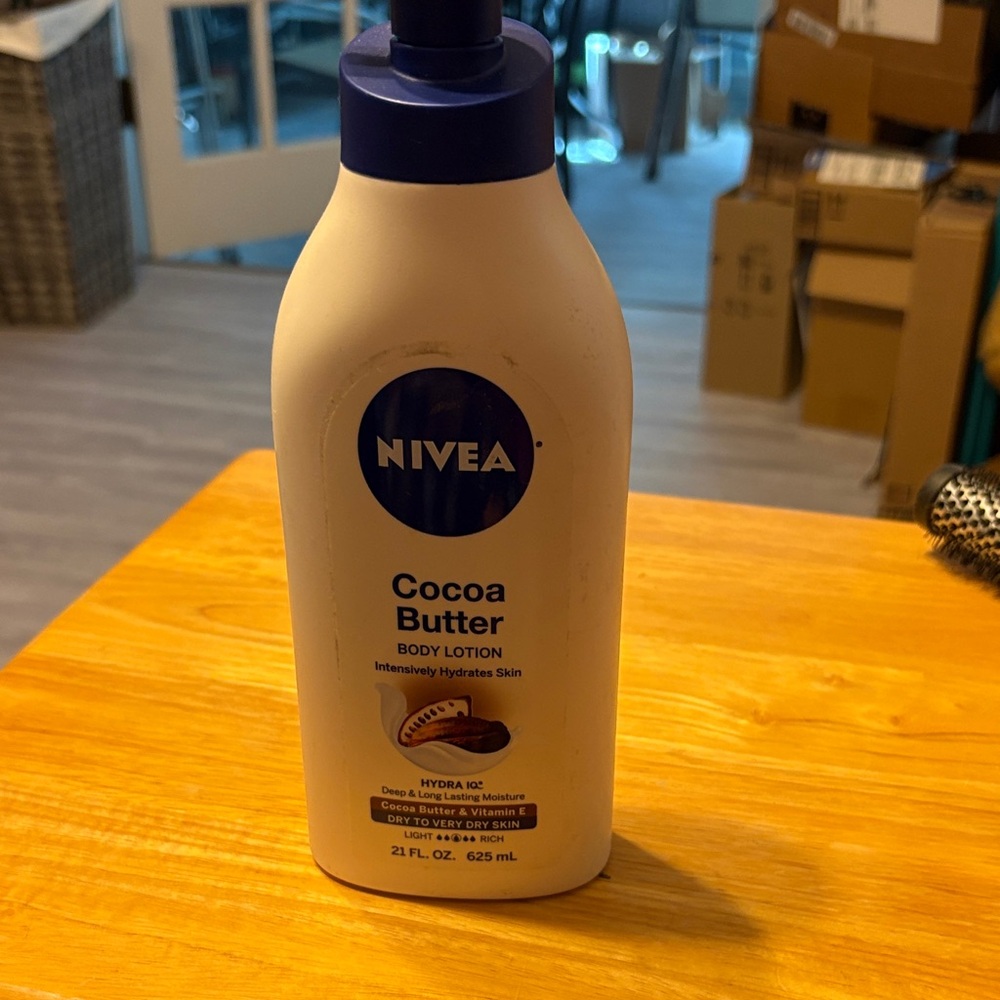 NIVEA Cocoa Butter Body Lotion – White with Dark Blue Cap